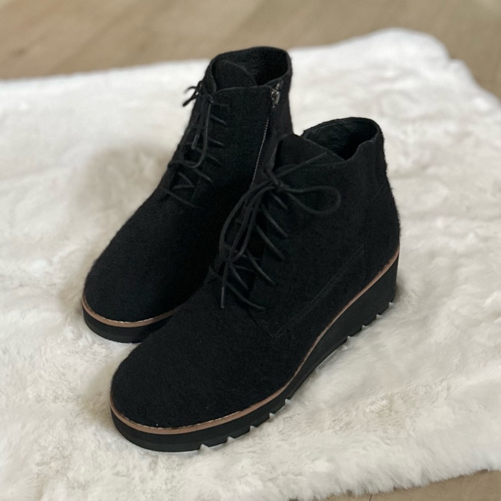 EILEEN FISHER 10 Crew Felted Wool Wedge Booties in Black • Lace Up Ankle Boots - Picture 3 of 16